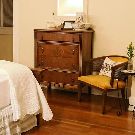 Lady Geneva Bed & Breakfast Медфорд Экстерьер фото