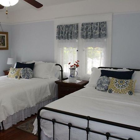Lady Geneva Bed & Breakfast Медфорд Экстерьер фото