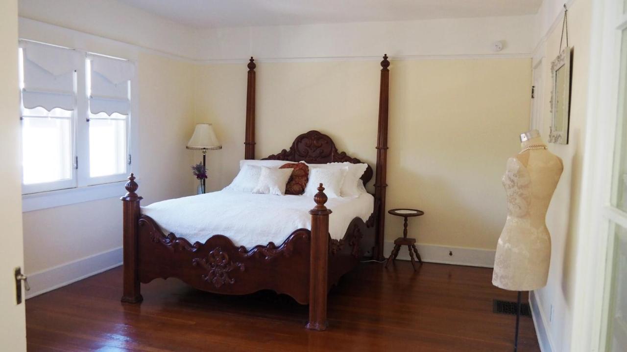 Lady Geneva Bed & Breakfast Медфорд Экстерьер фото