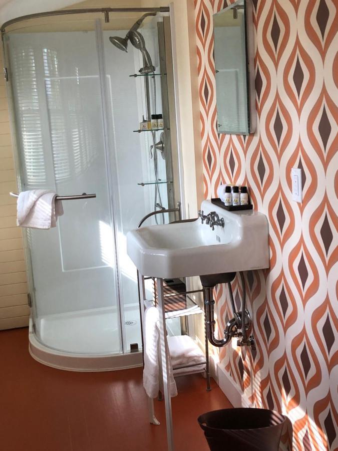Lady Geneva Bed & Breakfast Медфорд Экстерьер фото