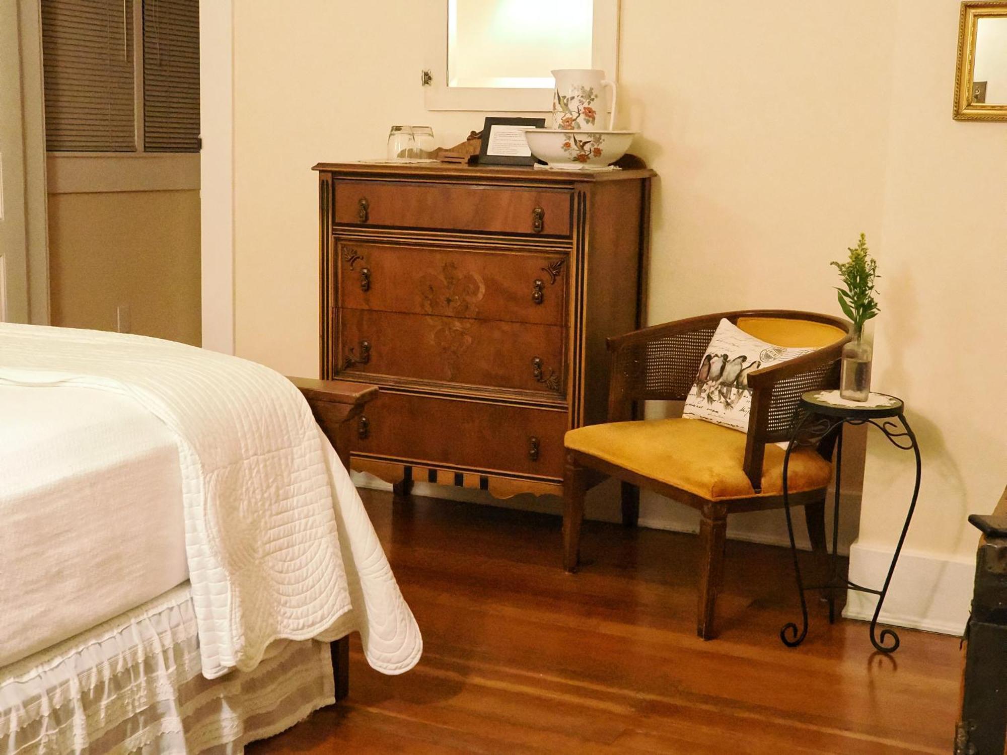 Lady Geneva Bed & Breakfast Медфорд Экстерьер фото