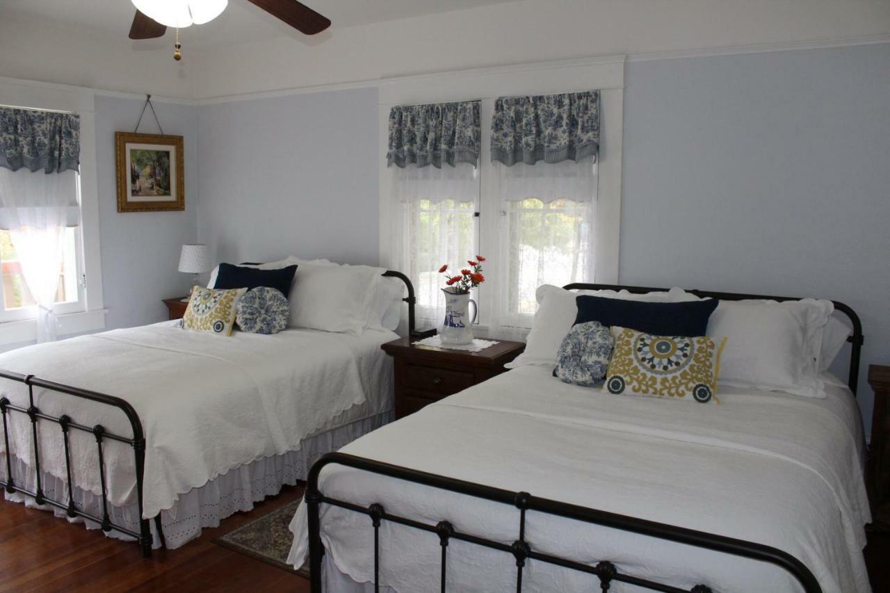 Lady Geneva Bed & Breakfast Медфорд Экстерьер фото
