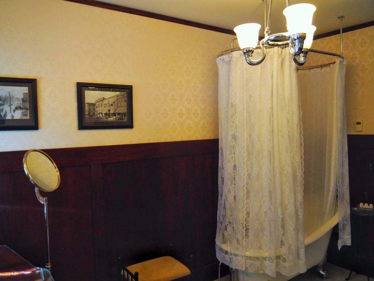 Lady Geneva Bed & Breakfast Медфорд Экстерьер фото