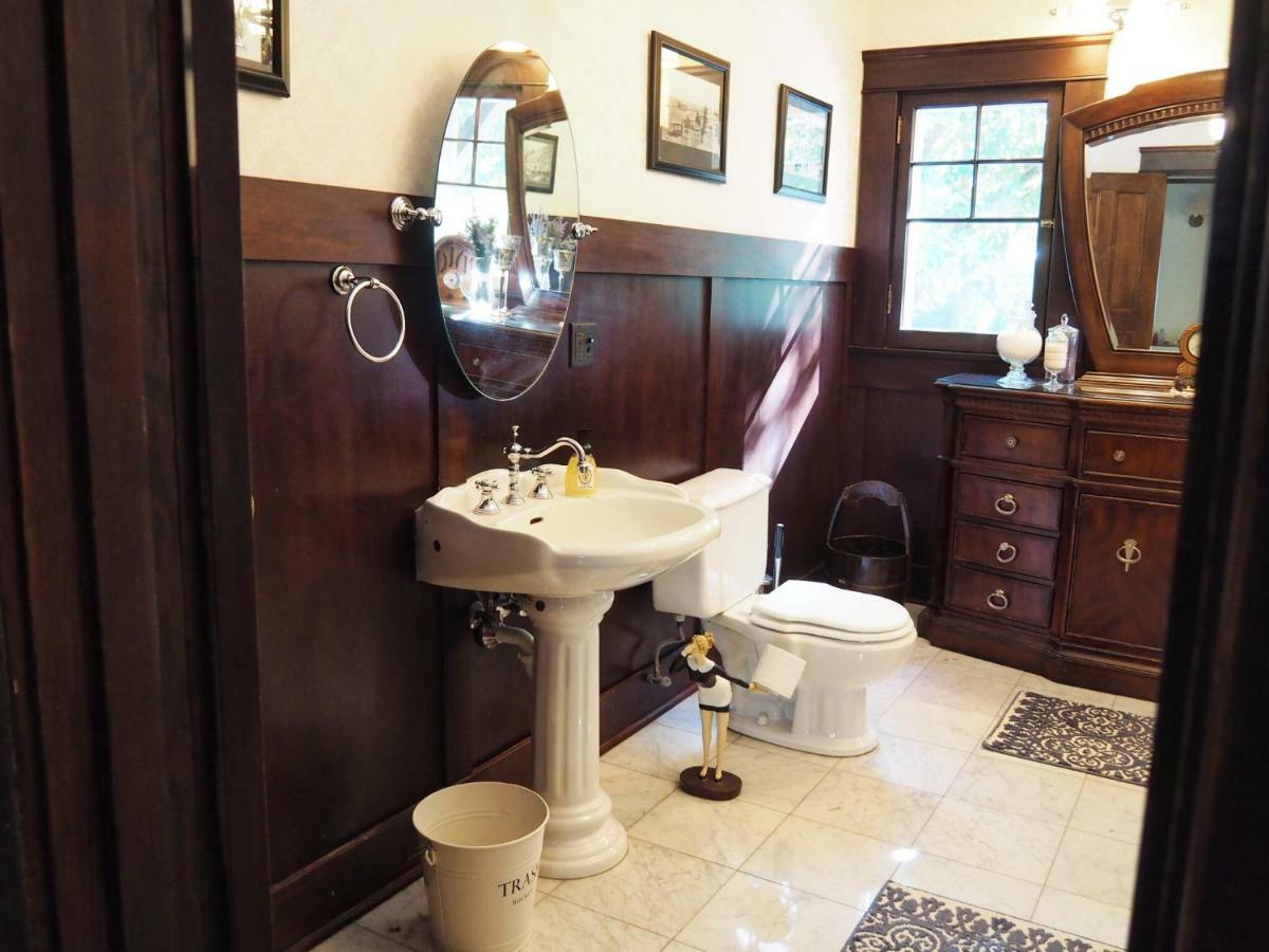 Lady Geneva Bed & Breakfast Медфорд Экстерьер фото