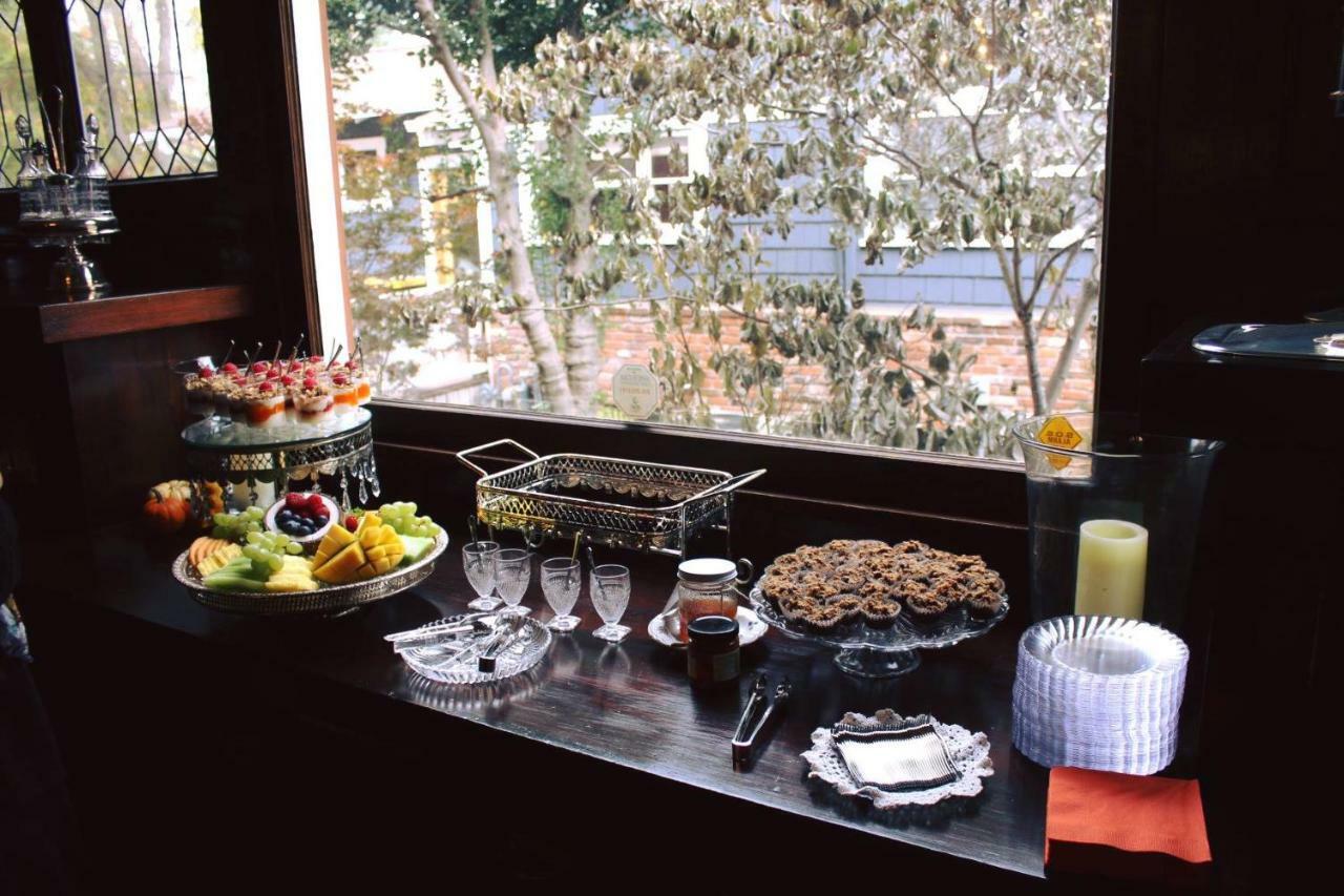 Lady Geneva Bed & Breakfast Медфорд Экстерьер фото